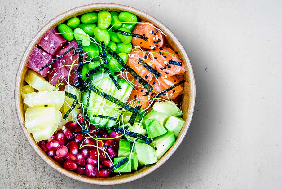Raw Flavor Bowl mit Sashimi-Tuna, Sashimi-Lachs und Ananas